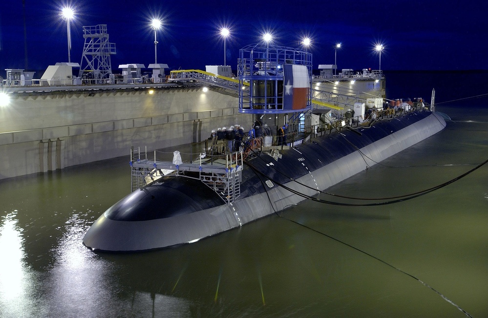 The floating dry dock slowly fills up with water in order to launch the Virginia-class attack submarine Texas (SSN 775).