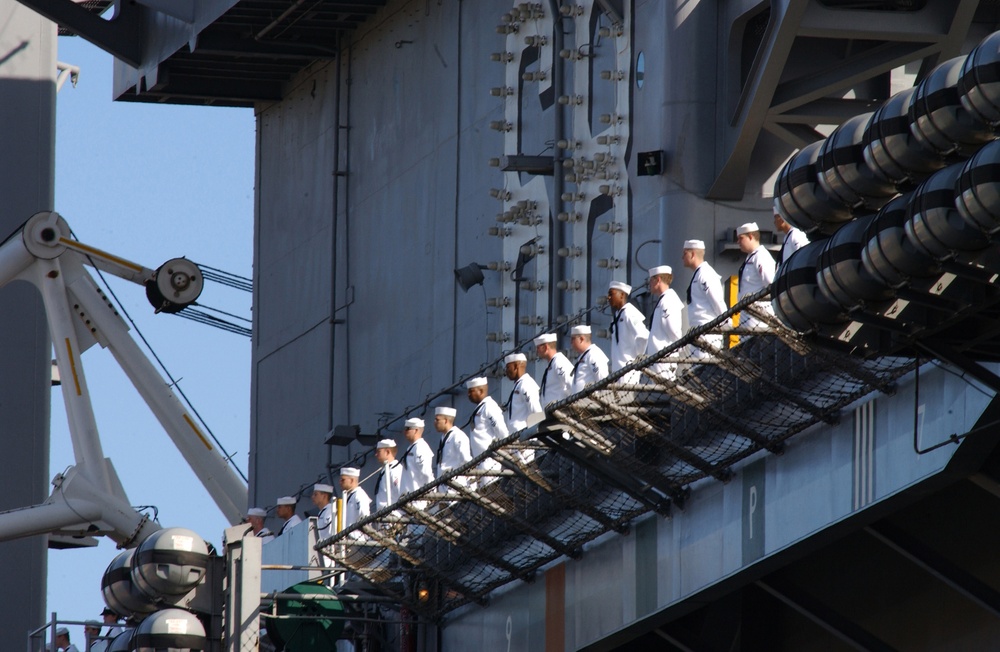 DVIDS - Images - U.S. Navy sailors on board the aircraft carrier USS ...