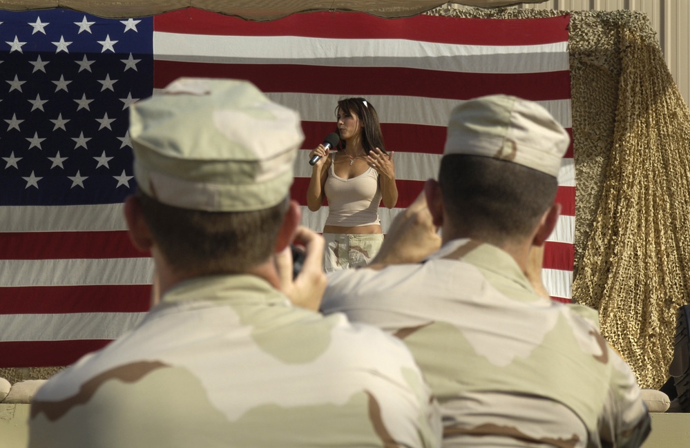 Fox Sports television personality and cover girl Leeann Tweeden talks to the troops.