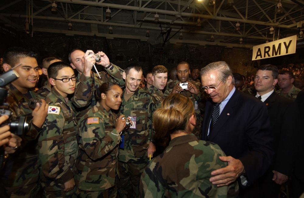 Secretary Rumsfeld meets with service members at Yongsan Garrison.