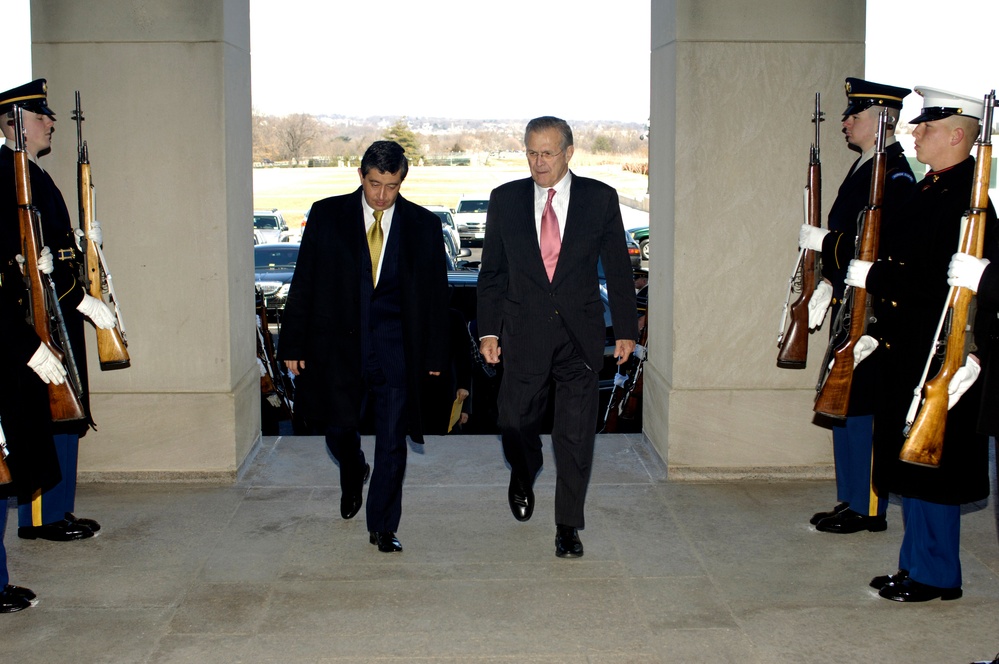 Secretary Rumsfeld escorts Colombian Minister of National Defense Ospina into the Pentagon,