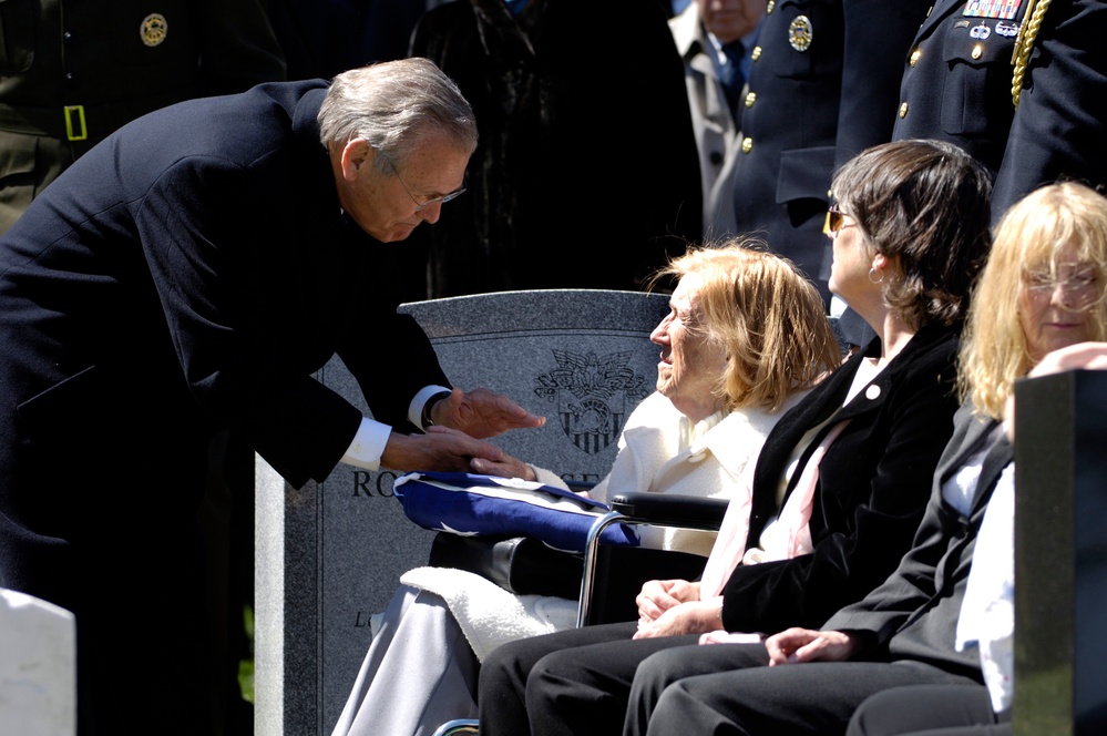 Secretary Rumsfeld expresses his condolences to Jane Weinberger.