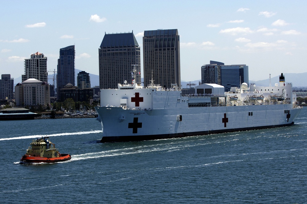 The hospital ship USNS Mercy (T-AH 19) glides past downtown San Diego, Calif.