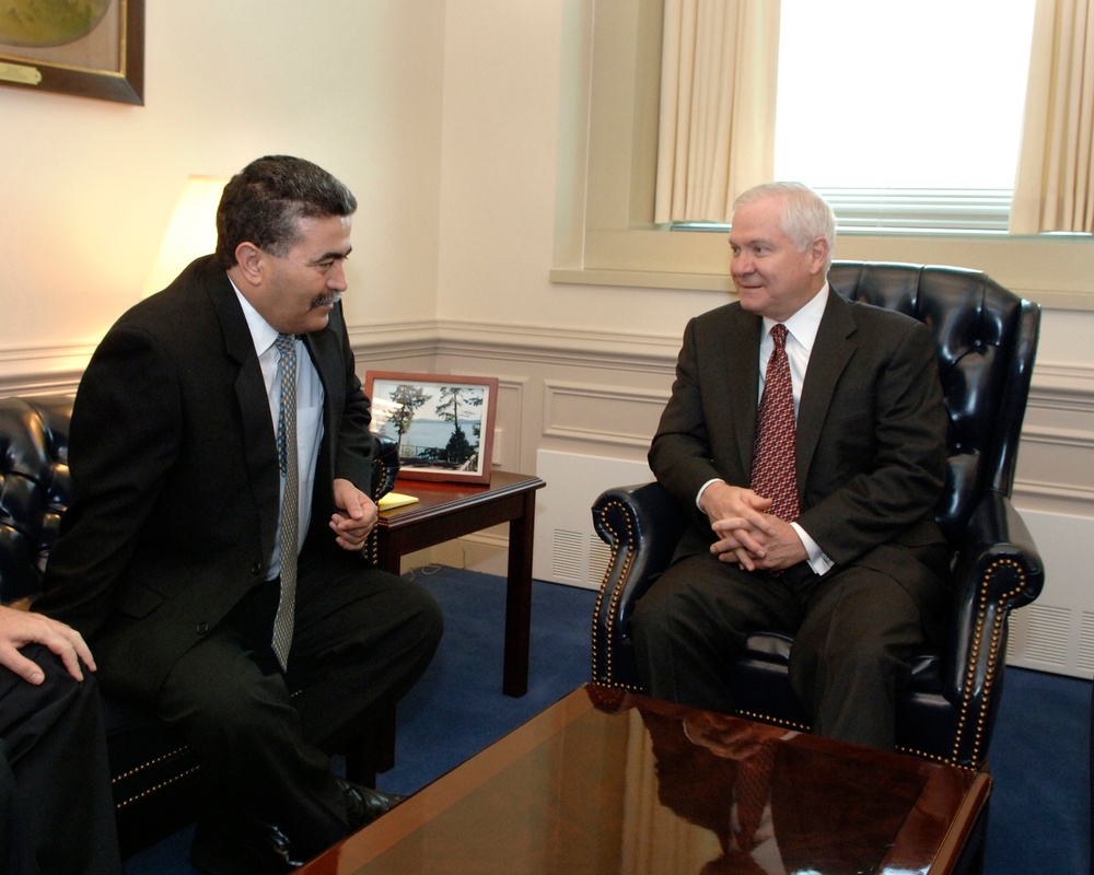 Secretary Gates meets with Israel's Minister of Defense Amir Peretz.