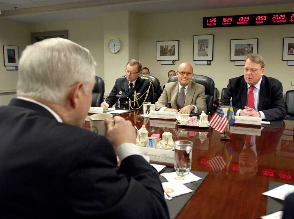 Swedish Minister of Defense Mikael Odenberg meets with Secretary Gates.
