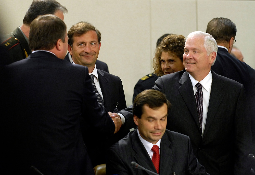 Secretary Gates shakes hands with Russian Defense Minister Anatoliy Eduardovich Serdyukov.