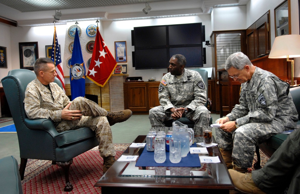 Gen. Pace meets with Gen. William Ward and Gen. Bantz Craddock.