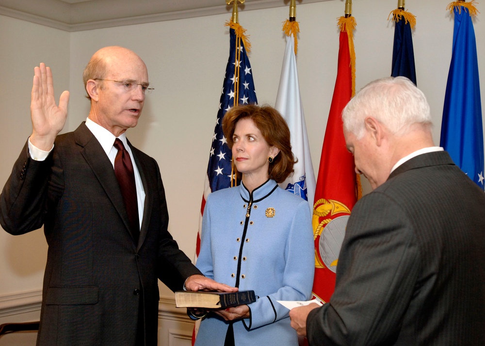 Pete Geren is sworn-in as the 20th Secretary of the Army.