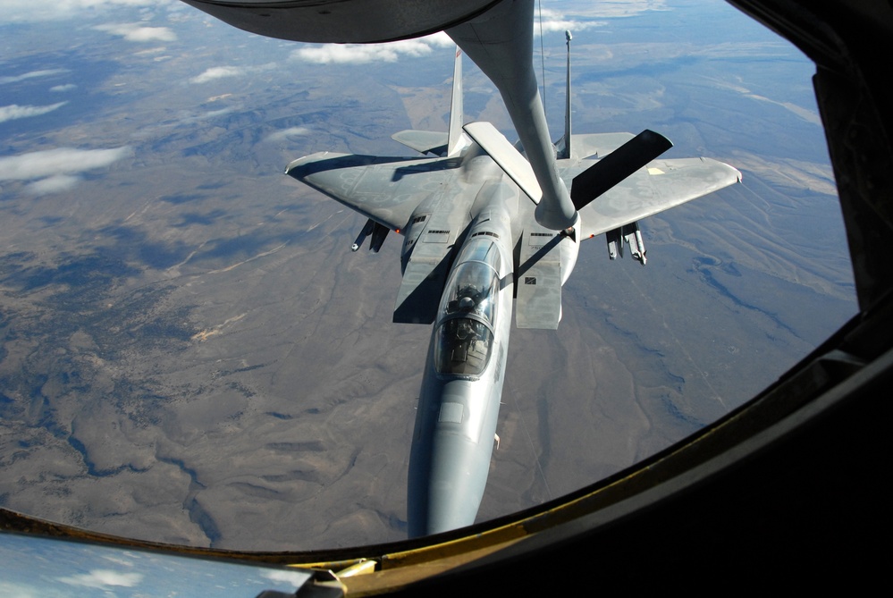 A U.S. Air Force F-15 Eagle aircraft refuels from a KC-135 Stratotanker.
