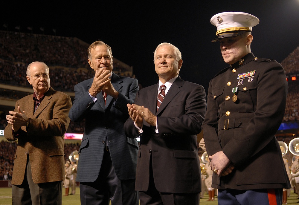 Secretary Gates applauds U.S. Marine Corps 1st Lt. Dan Moran.