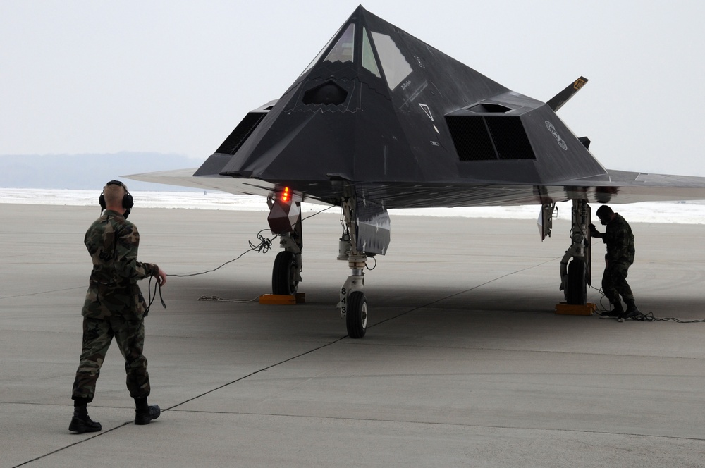 U.S. Air Force airmen shut down an F-117 Nighthawk aircraft.