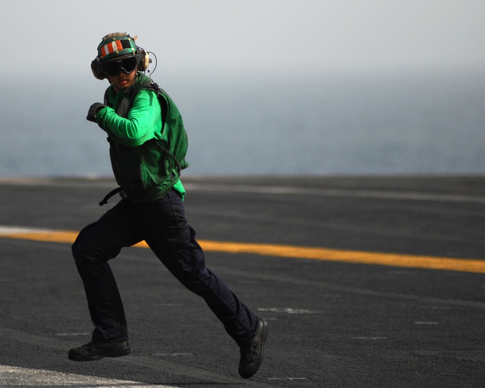 DVIDS - Images - Petty Officer 3rd Class Michael Kwon sprints back ...