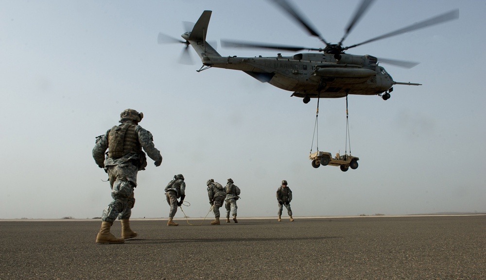 U.S. Army soldiers take part in sling-load training.