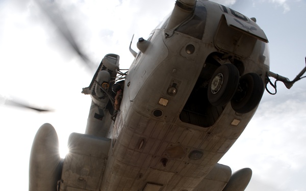 U.S. Army soldiers conduct sling-load operations.