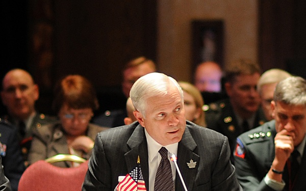 Secretary Gates addresses defense ministers.