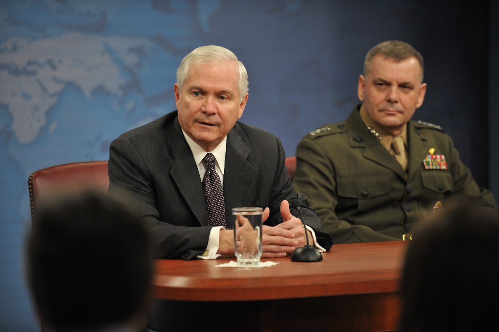 Secretary Gates and Gen. James E. Cartwright speak with members of the press.