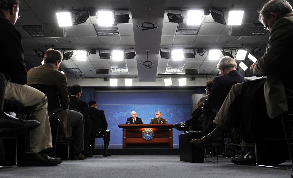Secretary Gates and Gen. James Cartwright speak to members of the press.