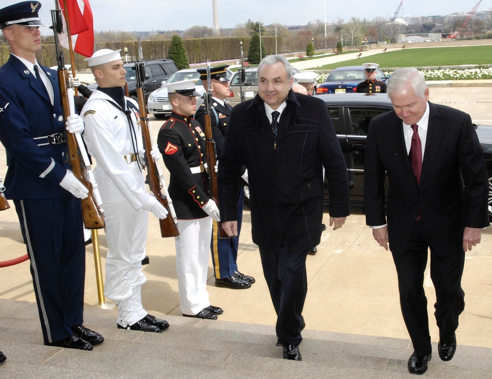 Secretary Gates escorts Lebanese Minister of Defense Elias Murr into the Pentagon.
