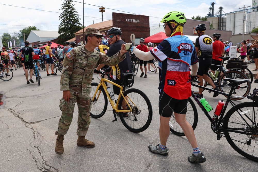 Iowa National Guard soldier shows support along RAGBRAI route