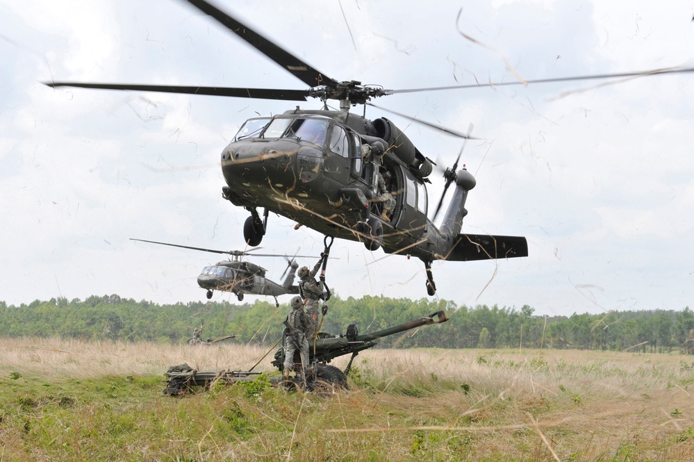 DVIDS - Images - U.S. Army soldiers connect lifting slings between M ...