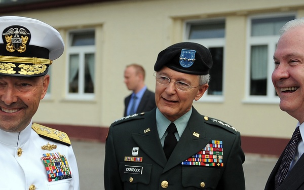 Adm. James Stavridis, Gen. John Craddock and Secretary Gates share a humorous moment.