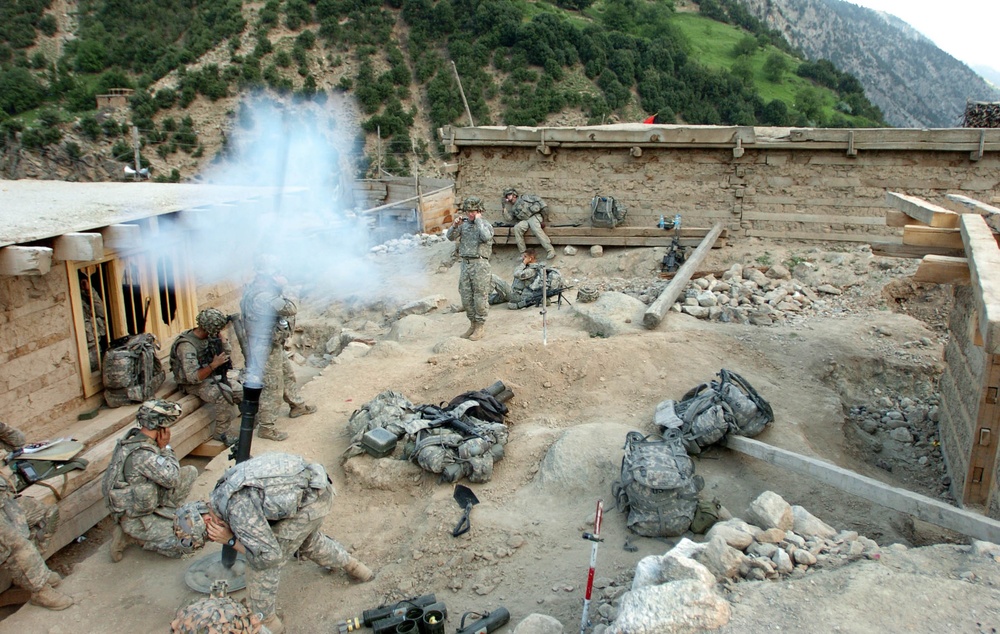 U.S. Army soldiers fire mortars at the fighting positions of opposing forces.
