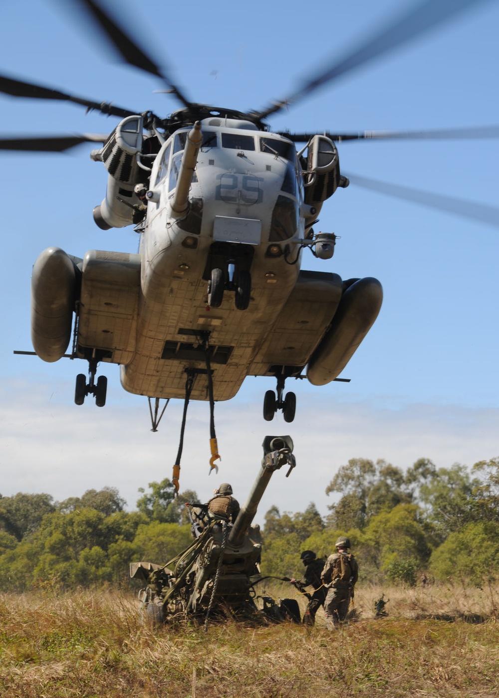 DVIDS - Images - A U.S. Marine Corps MH-53E Sea Stallion helicopter  prepares to lift an M777 155mm lightweight howitzer., image size:1000x1400