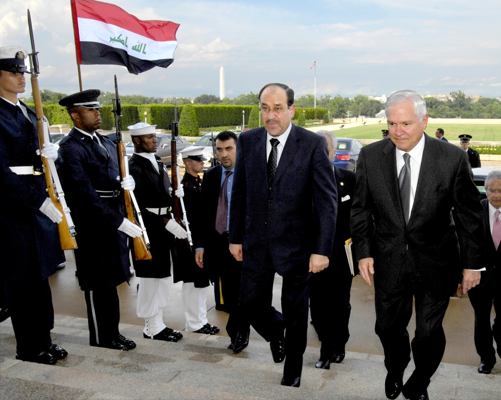 Secretary Gates escorts Iraqi Prime Minister Nouri al-Maliki into the Pentagon.