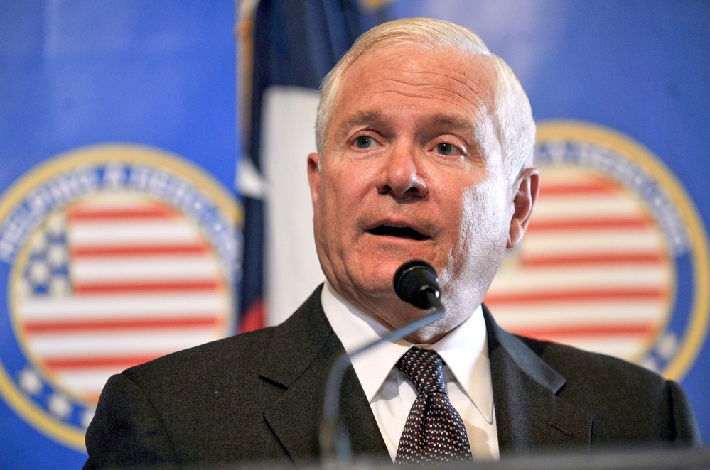 Secretary Gates addresses the audience at the new home of retired Capt. Dan Moran.