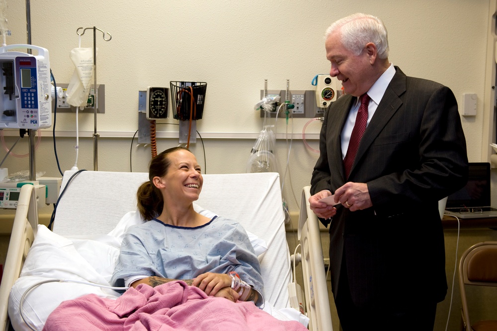 Secretary Gates meets with police Sgt. Kimberly Munley at a hospital.