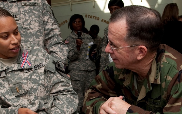 Adm. Mike Mullen speaks with 2nd Lt. Brandy Mason at the III Corps Headquarters at Fort Hood.