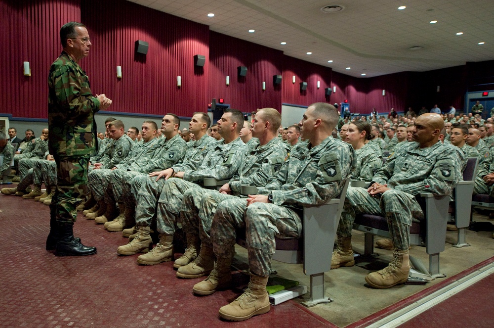 Adm. Mike Mullen speaks to soldiers assigned to the 101st Airborne Division at Fort Campbell, Ky.