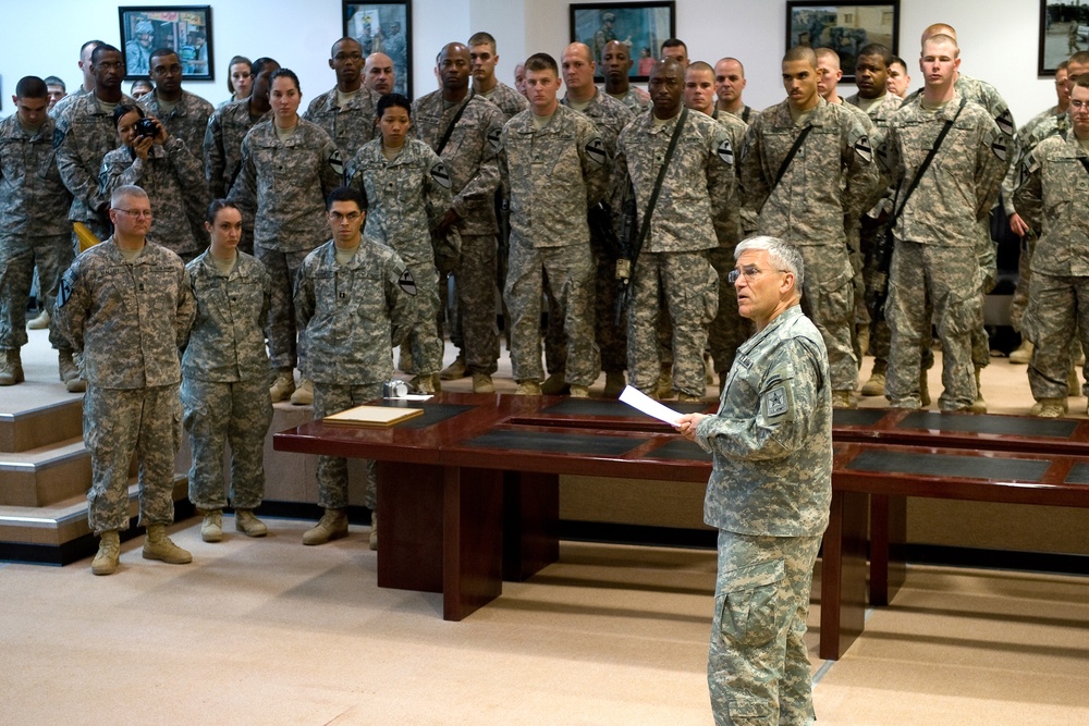 Gen. George W. Casey Jr. speaks to soldiers of the 1st Cavalry Division.
