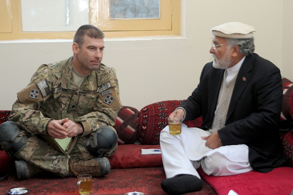 Lt. Col. Brian Pearl talks with Kunar provincial Gov. Fazlullah Wahidi.