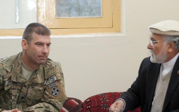 Lt. Col. Brian Pearl talks with Kunar provincial Gov. Fazlullah Wahidi.