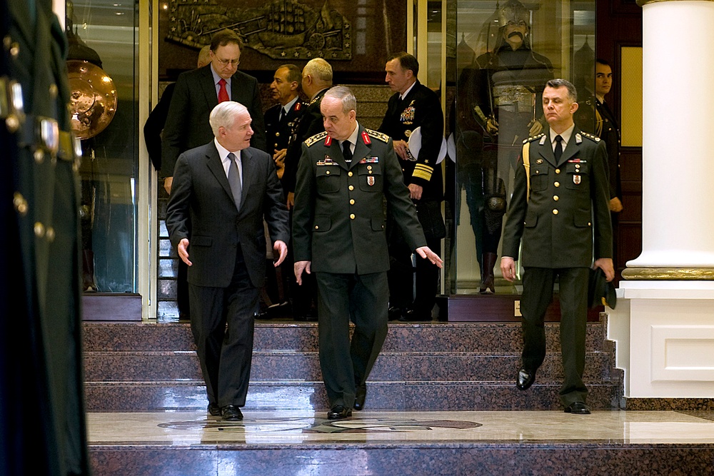 Secretary Gates walks with Turkish Chief of General Staff Gen. Ilker Basbug.