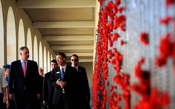 Deputy Secretary William J. Lynn III and wife Mary Murphy tour the Australian War Memorial.