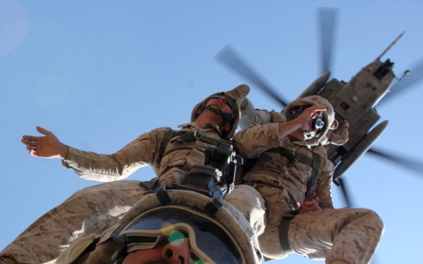 U.S. Marines conduct special purpose insertion and extraction exercises.