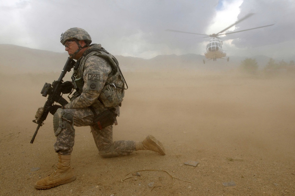 U.S. Army 1st Sgt. James Herrington provides security for a helicopter.