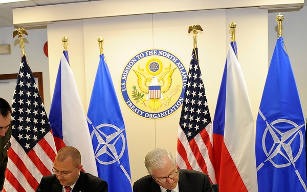 Czech Republic Defense Minister Martin Bartak and Secretary Gates sign an agreement.