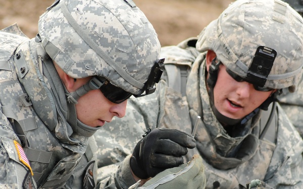 U.S. Army soldiers set up an M18A1 claymore anti-personnel mine.