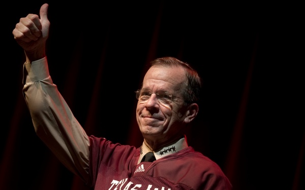 Adm. Mike Mullen gives a thumbs up to Texas A&amp;M University cadets.