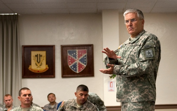Gen. George W. Casey Jr. addresses the 25th Infantry Division's After Action Review audience.