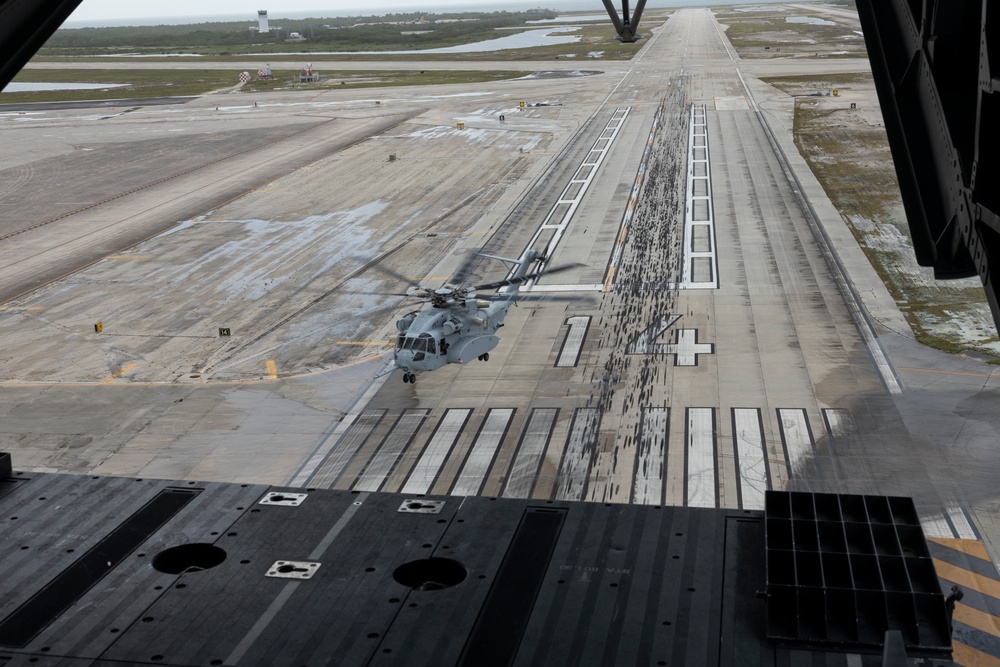 U.S. Marines with HMH-461 load equipment onto a CH-53K King Stallion