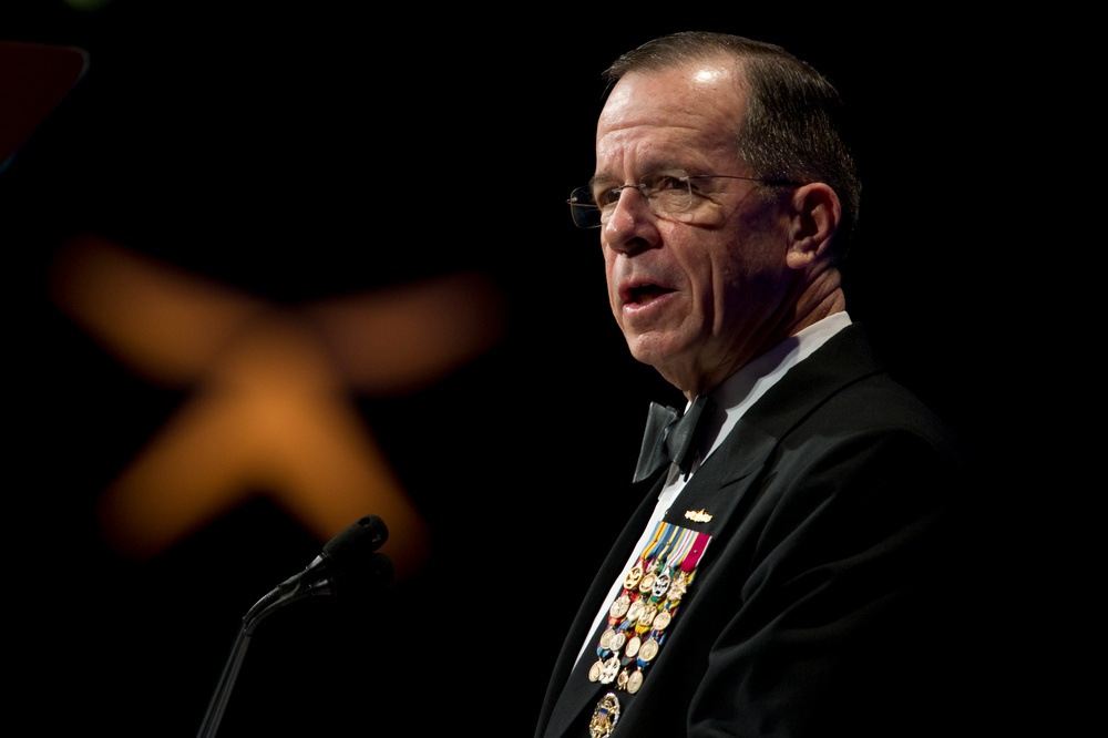Adm. Mike Mullen addresses audience members at the USO Gala.