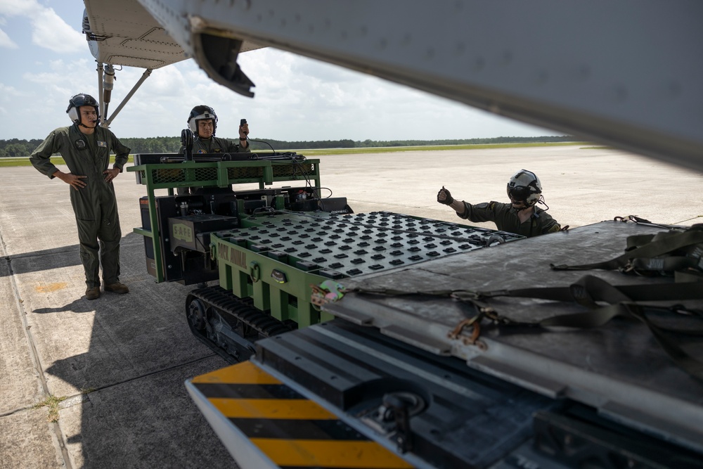 U.S. Marines with HMH-461 load equipment onto a CH-53K King Stallion