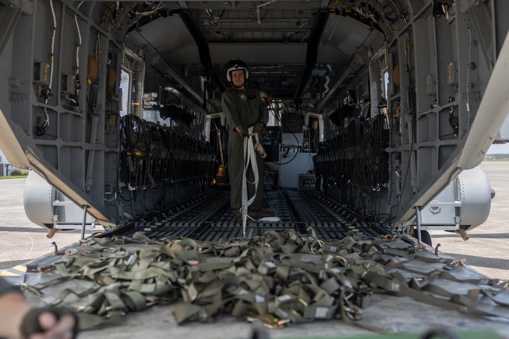 U.S. Marines with HMH-461 load equipment onto a CH-53K King Stallion