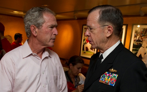 Adm. Mike Mullen speaks with President George W. Bush at Game 4 of the 106th World Series.