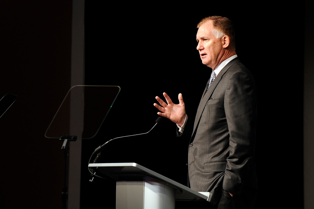 Deputy Secretary Lynn addresses the audience during the 2010 BAE Systems Leadership conference.