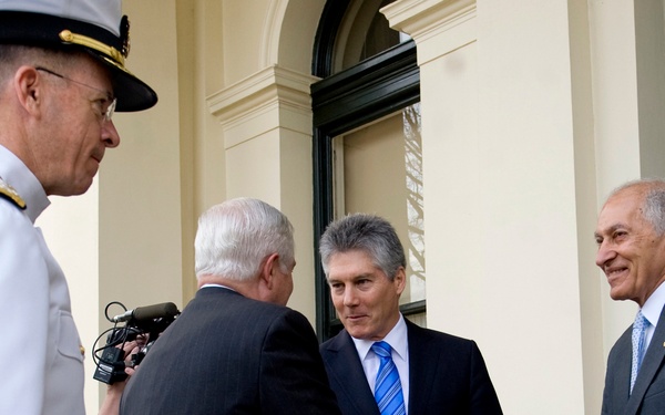 Secretary Gates and Adm. Mike Mullen are greeted by Australian Defense Minister Stephen Smith.